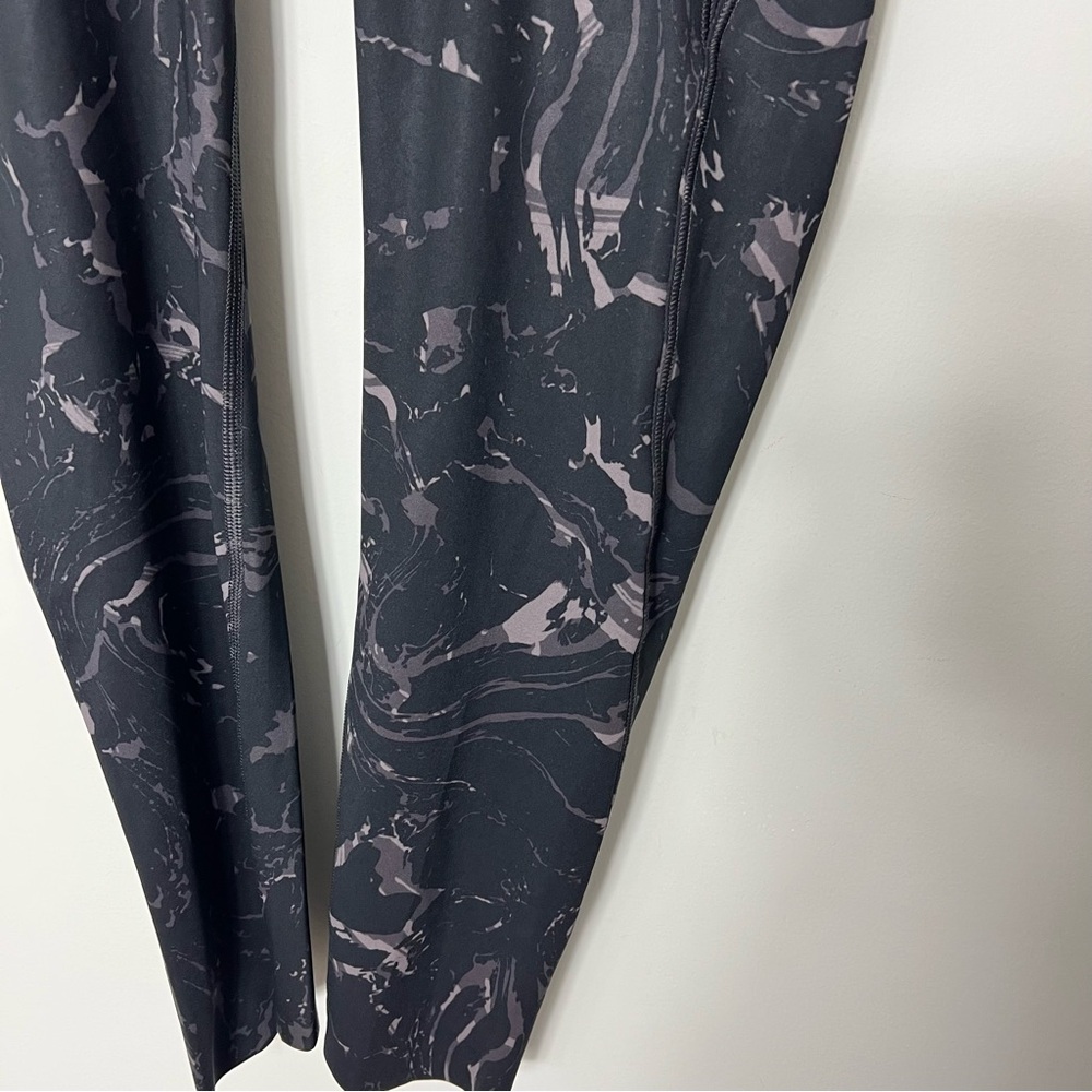 Athleta 7/8 Tights Velocity Stash Pocket Marble Leggings Black Medium 820 - Picture 4 of 10